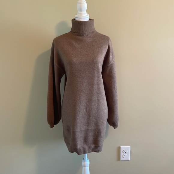 Forever 21 Turtleneck Sweater Dress Size Small NWT - Picture 1 of 3